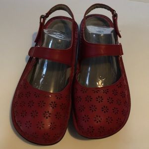 ALEGRIA Red Mules  Clogs Slip-On Sz 40 Women’s